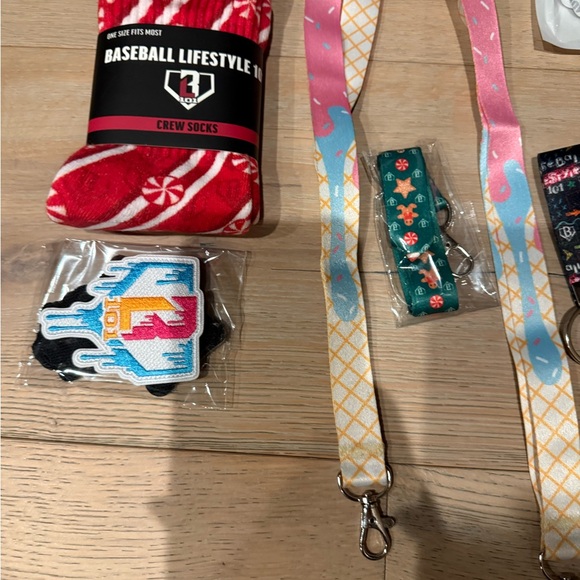 Baseball Lifestyle Socks and Accessories Set - Picture 5 of 5